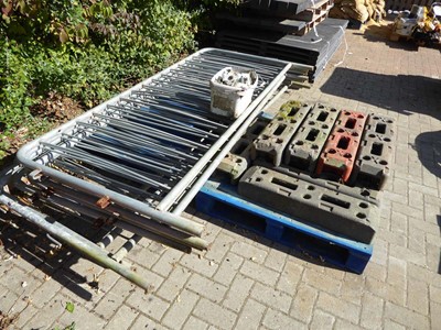 Lot 4187 - 9 metal pedestrian barriers with a quantity of...