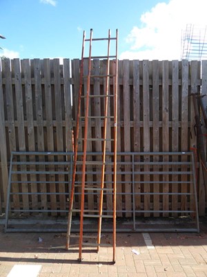 Lot 4201 - 2 metal ladders