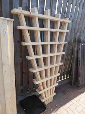 Lot 4206 - 4 sections of timber fan garden trellis