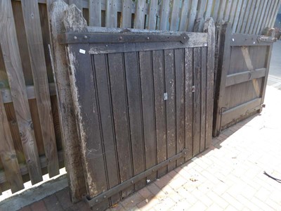 Lot 4207 - 2 oak driveway gates with heavy duty hinges,...