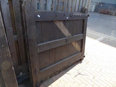 Lot 4208 - 2 oak driveway gates with heavy duty hinges,...