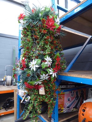 Lot 4114 - 2 artificial hanging baskets