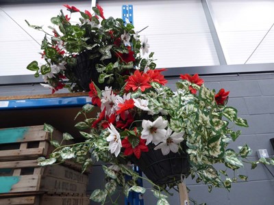 Lot 4115 - 2 artificial hanging baskets