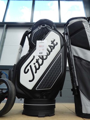 Lot 4243 - Titleist mid size golf bag with tags