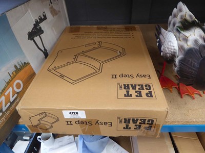 Lot 4128 - Pet gear Easystep 2