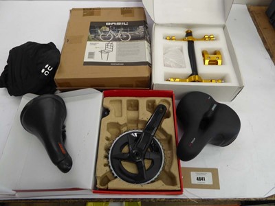 Lot 4641 - Bag of bicycle parts including Basil front...