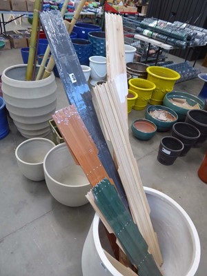 Lot 4310 - Quantity of fold up timber garden trellis