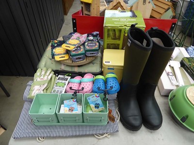 Lot 4346 - Assortment of items to include 2 Town &...