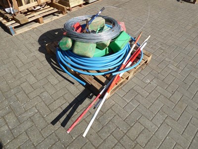 Lot 4183 - Pallet of assorted items to include plastic...