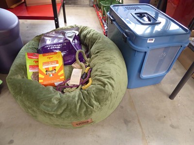 Lot 4360 - Plastic dog house, slumber down dog bed, a qty...