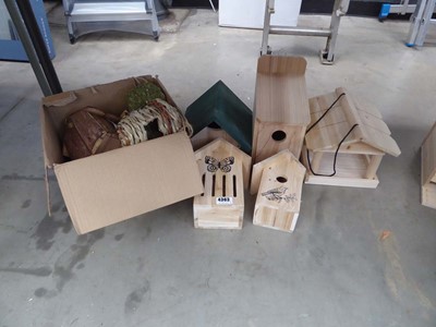 Lot 4363 - 6 assorted timber bird houses/feeding stations