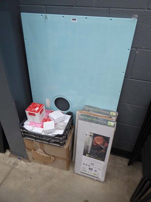 Lot 4398 - An assortment of items to include laminate...