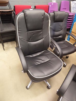 Lot 4412 - Leather effect swivel office chair on chrome base
