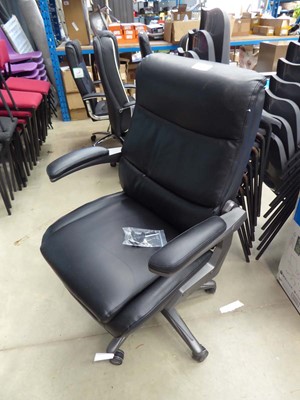 Lot 4416 - Lay-Z-Boy leather effect swivel managers chair