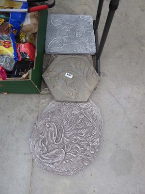 Lot 4372 - 6 assorted concrete garden stepping stones...