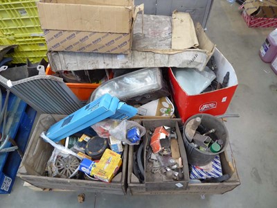 Lot 4453 - Pallet containing a large quantity of vintage...