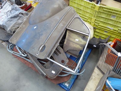 Lot 4454 - Pallet containing a quantity of vintage car...