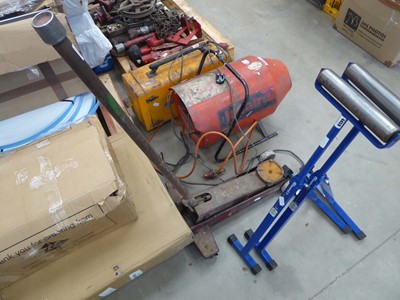 Lot 4460 - Heavy duty mobile trolley jack