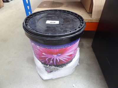 Lot 4510 - Large tub of H2 Ocean classic formula natural...