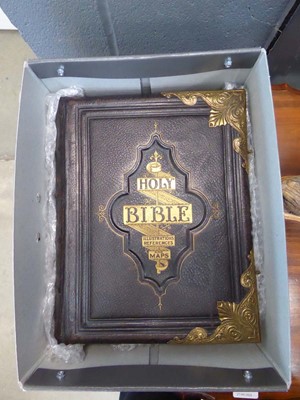Lot 5001 - Family bible