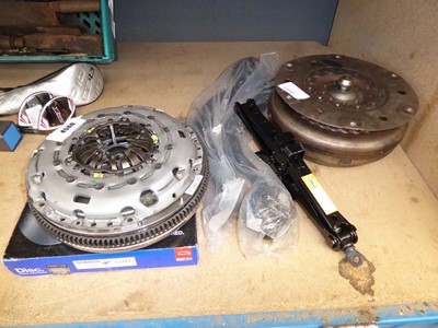 Lot 4566 - Assortment of vehicle parts to include car...