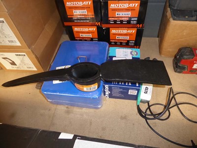 Lot 4575 - Assortment of items to include a DID cash box...