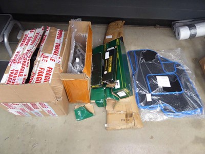 Lot 4580 - Assortment of vehicle parts to include vehicle...