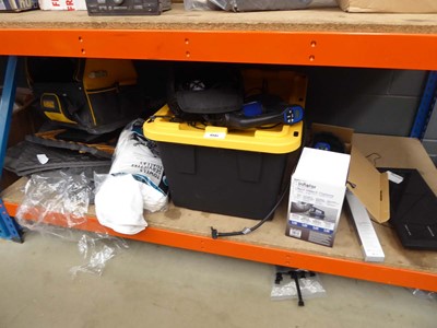 Lot 4591 - Under bay containing an assortment of items to...