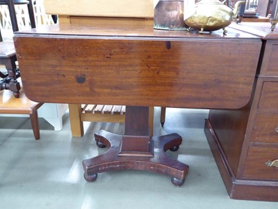 Lot 5112 - Victorian mahogany dropside table