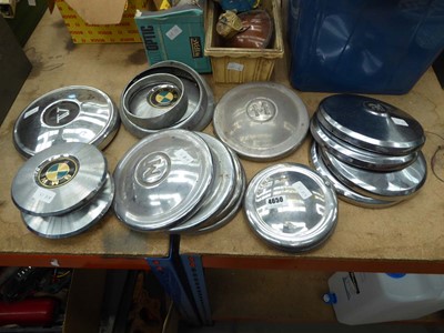 Lot 4650 - Quantity of assorted vintage centre hub caps...