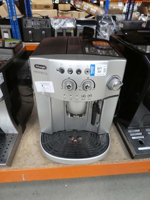Lot 3018 - Unboxed Delonghi Magnifica coffee machine