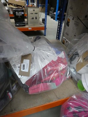 Lot 3025 - Bag containing stationery, deodorants,...