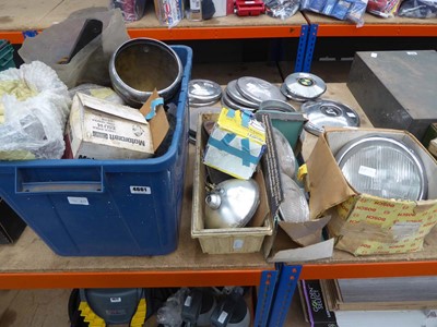 Lot 4661 - 4 boxes containing a large quantity of vintage...