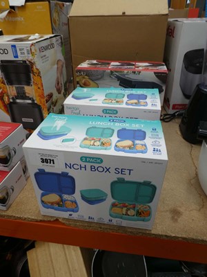 Lot 3071 - 2 lunch boxes and a vegetable chopper