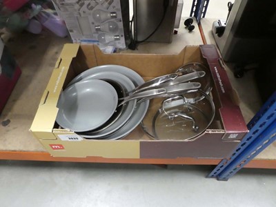 Lot 3035 - Tray of loose frying pans