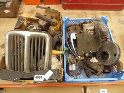 Lot 4664 - 2 boxes containing an assortment of vintage...