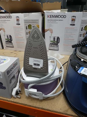 Lot 3039 - Unboxed Braun Carestyle compact steam iron