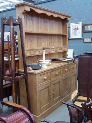 Lot 5205 - Modern pine dresser