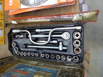 Lot 4701 - Neill Job Saver torque wrench and a 24-piece...