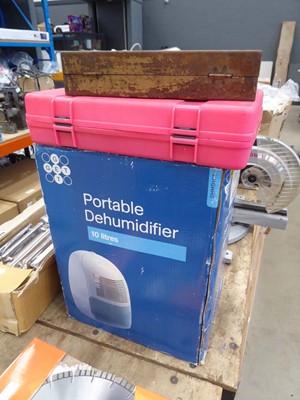 Lot 4703 - Assortment of items to include a JWP 230....