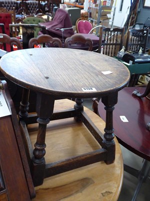 Lot 5138 - Circular oak side table with stretchers