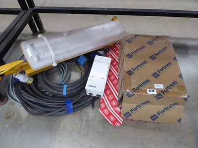 Lot 4712 - Part under bay of assorted items to include...