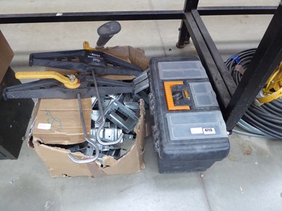 Lot 4713 - Part under bay of assorted items to include...