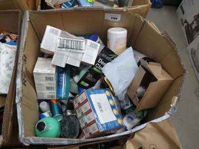 Lot 3160 - Box of various toiletries and cosmetics