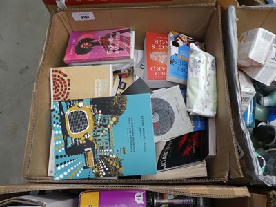 Lot 3161 - Box of assorted books