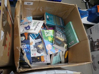 Lot 3163 - Box of mixed books