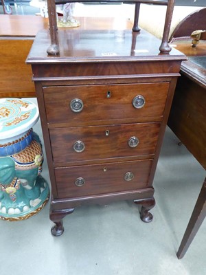 Lot 5220 - 3 drawer mahogany storage cabinet
