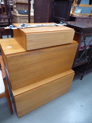 Lot 5225 - 3 Tapley units plus fixings