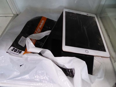 Lot 2076 - Selection of tablets and an iPad for spares...