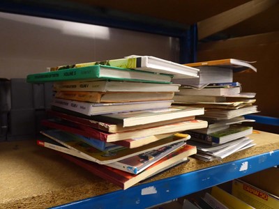 Lot 2125 - Selection of comics and graphic novels